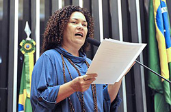 Diputada Perpetua Almeida, presidenta de la Comisión de Relaciones Exteriores y Defensa de la Cámara de Diputados de Brasil.