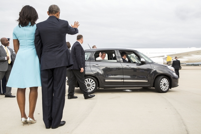 Base Andrews, Md., Sept. 22, 2015. (Official White House Photo by Pete Souza)